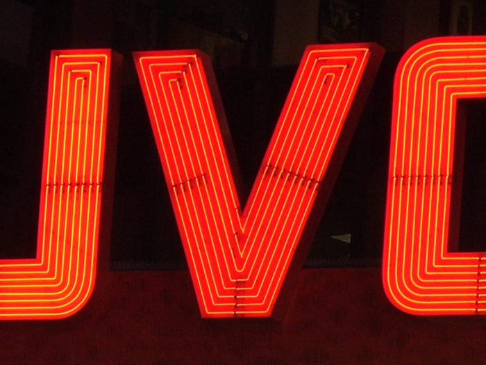 V